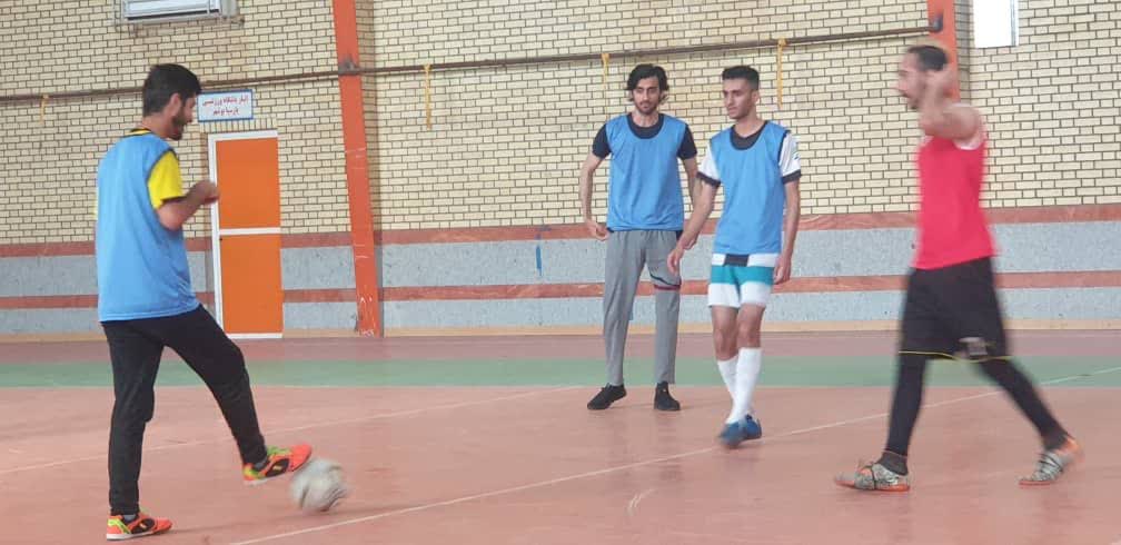 برگزاری مسابقه فوتسال درون دانشگاهی به مناسبت روز دانشجو