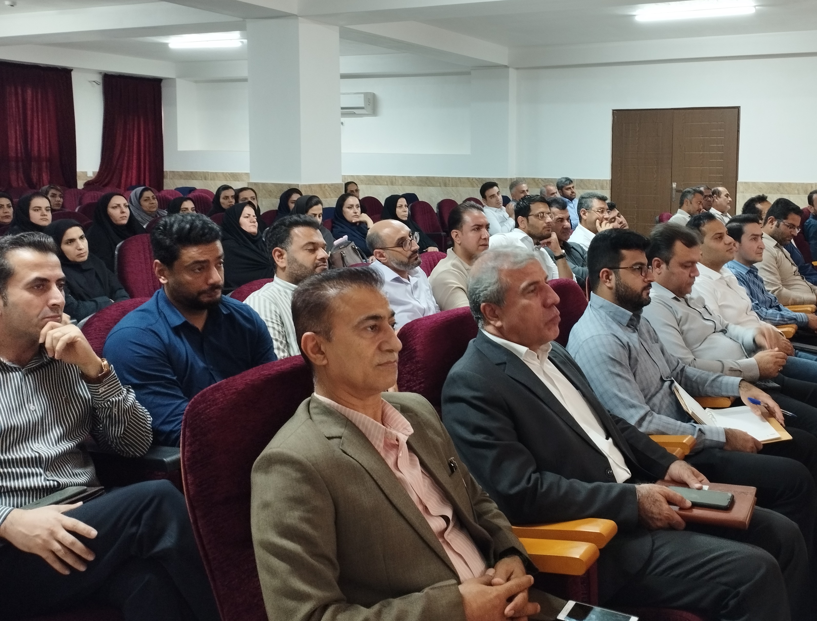 جلسه توجیهی دانشجویان ترم چهارم - جهت اخذ پایان نامه جلسه توجیهی دانشجویان ترم چهارم - جهت اخذ پایان نامه